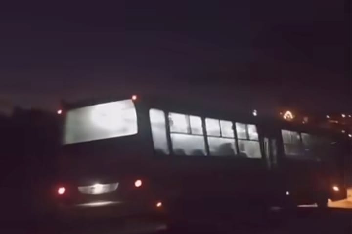 Falta de iluminação na Estevão Poli coloca estudantes em perigo em Itupeva